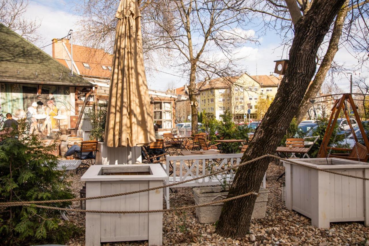 Firpo Apartman Eger Bagian luar foto
